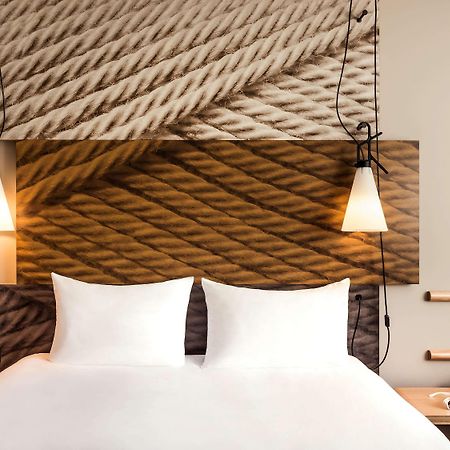 Отель Ibis Saint Quentin En Yvelines - Velodrome Монтиньи-ле-Бретонё Экстерьер фото