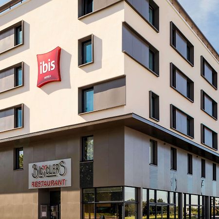 Отель Ibis Saint Quentin En Yvelines - Velodrome Монтиньи-ле-Бретонё Экстерьер фото