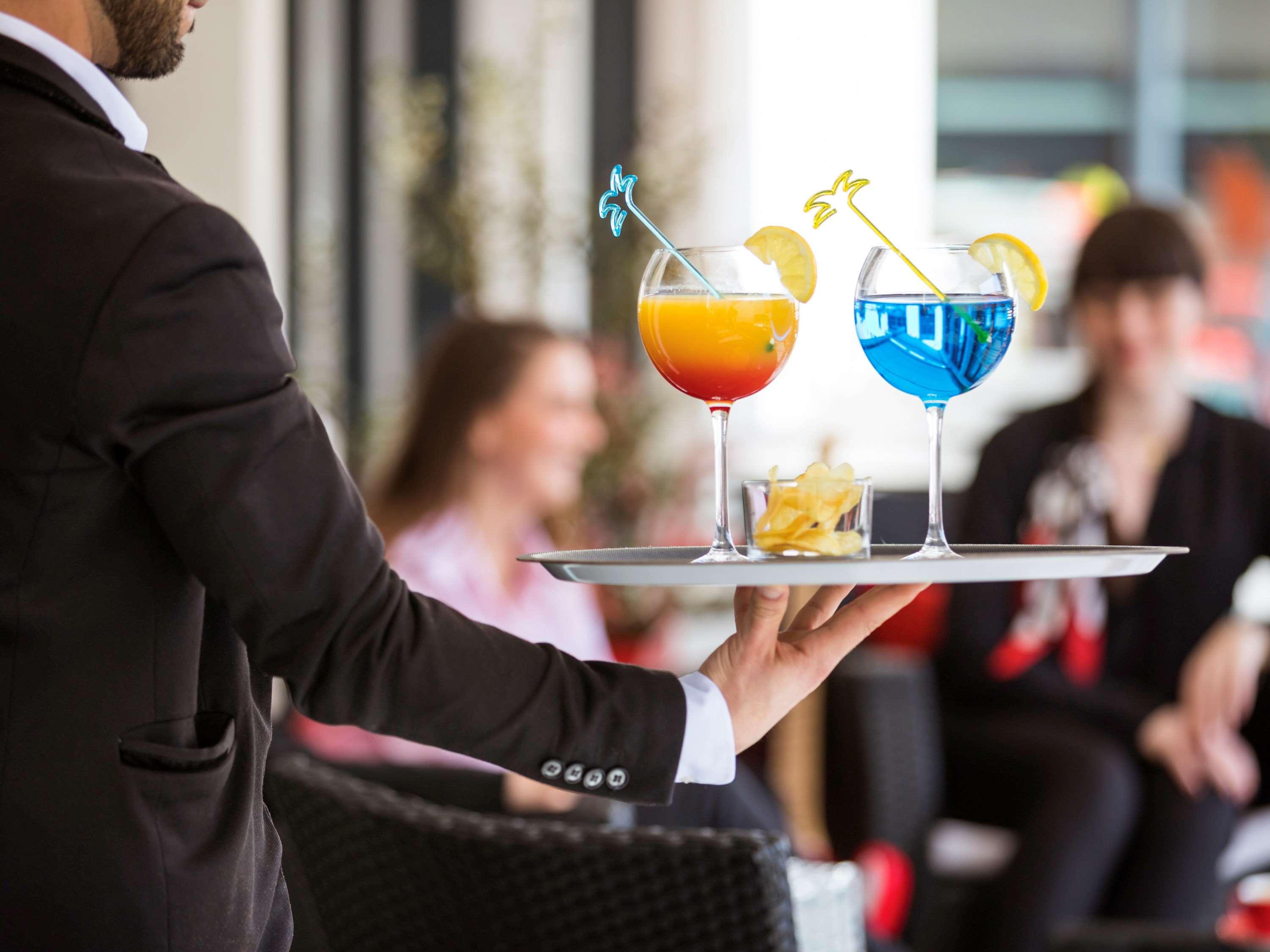 Отель Ibis Saint Quentin En Yvelines - Velodrome Монтиньи-ле-Бретонё Экстерьер фото
