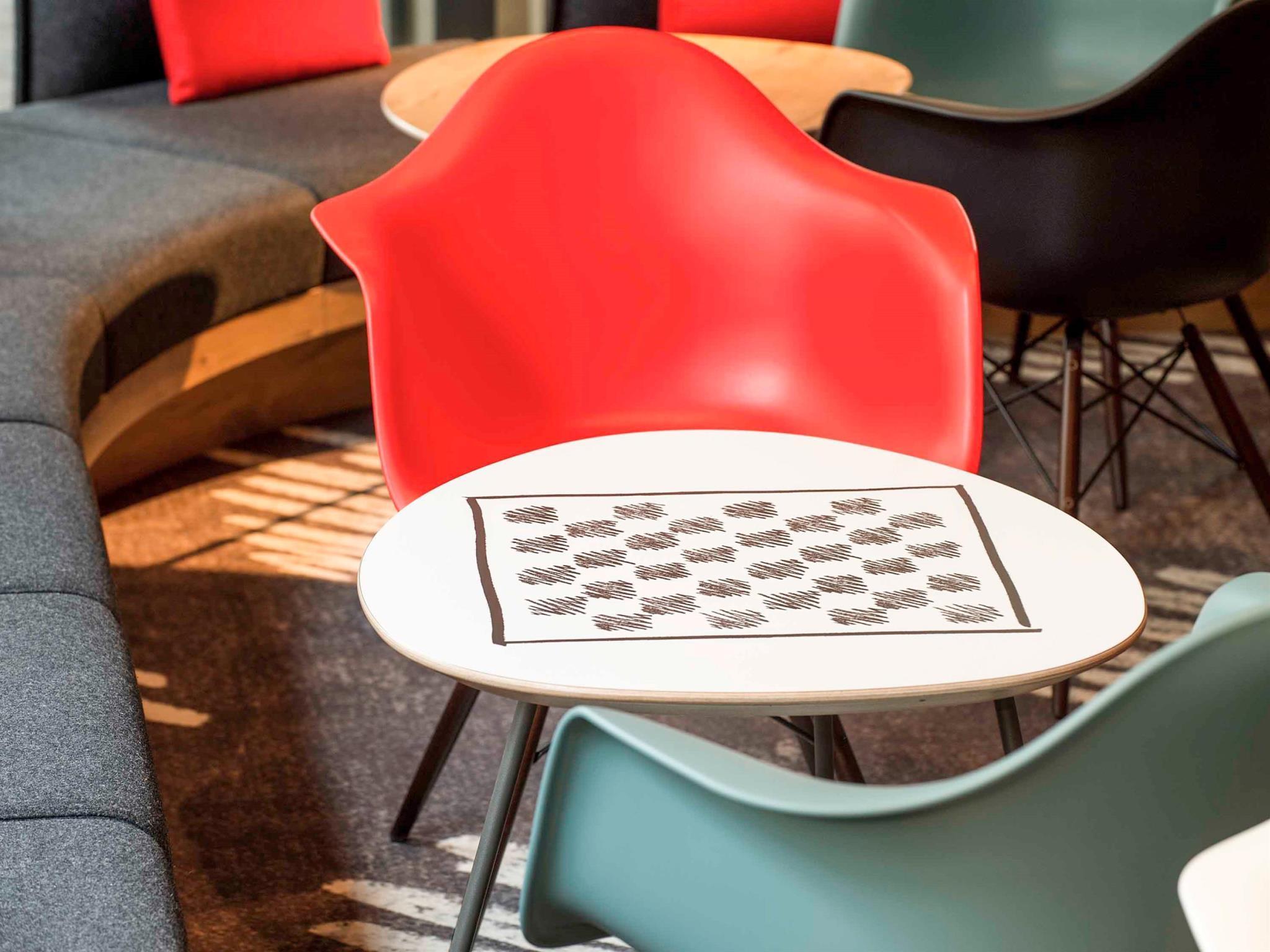 Отель Ibis Saint Quentin En Yvelines - Velodrome Монтиньи-ле-Бретонё Экстерьер фото
