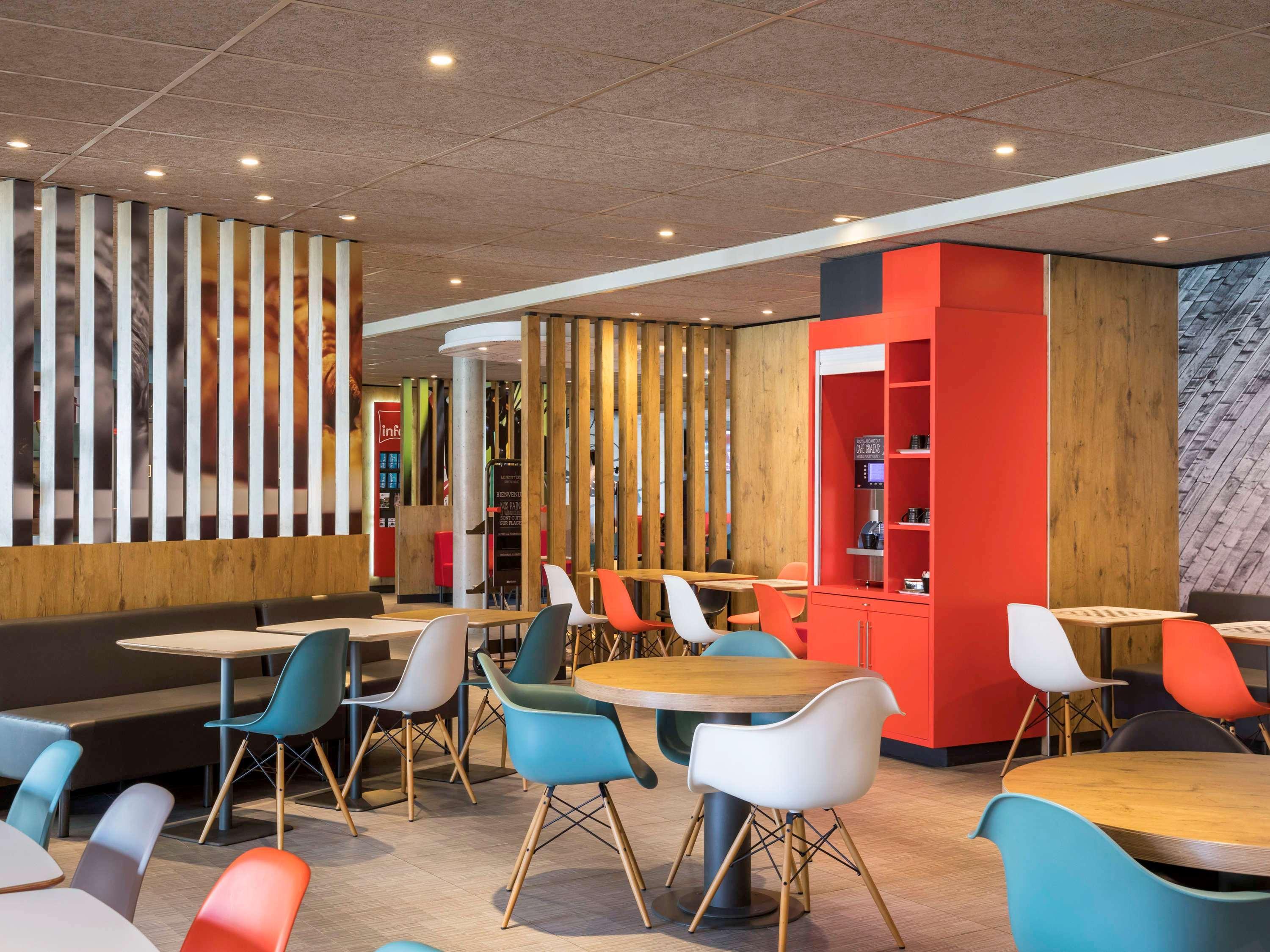 Отель Ibis Saint Quentin En Yvelines - Velodrome Монтиньи-ле-Бретонё Экстерьер фото
