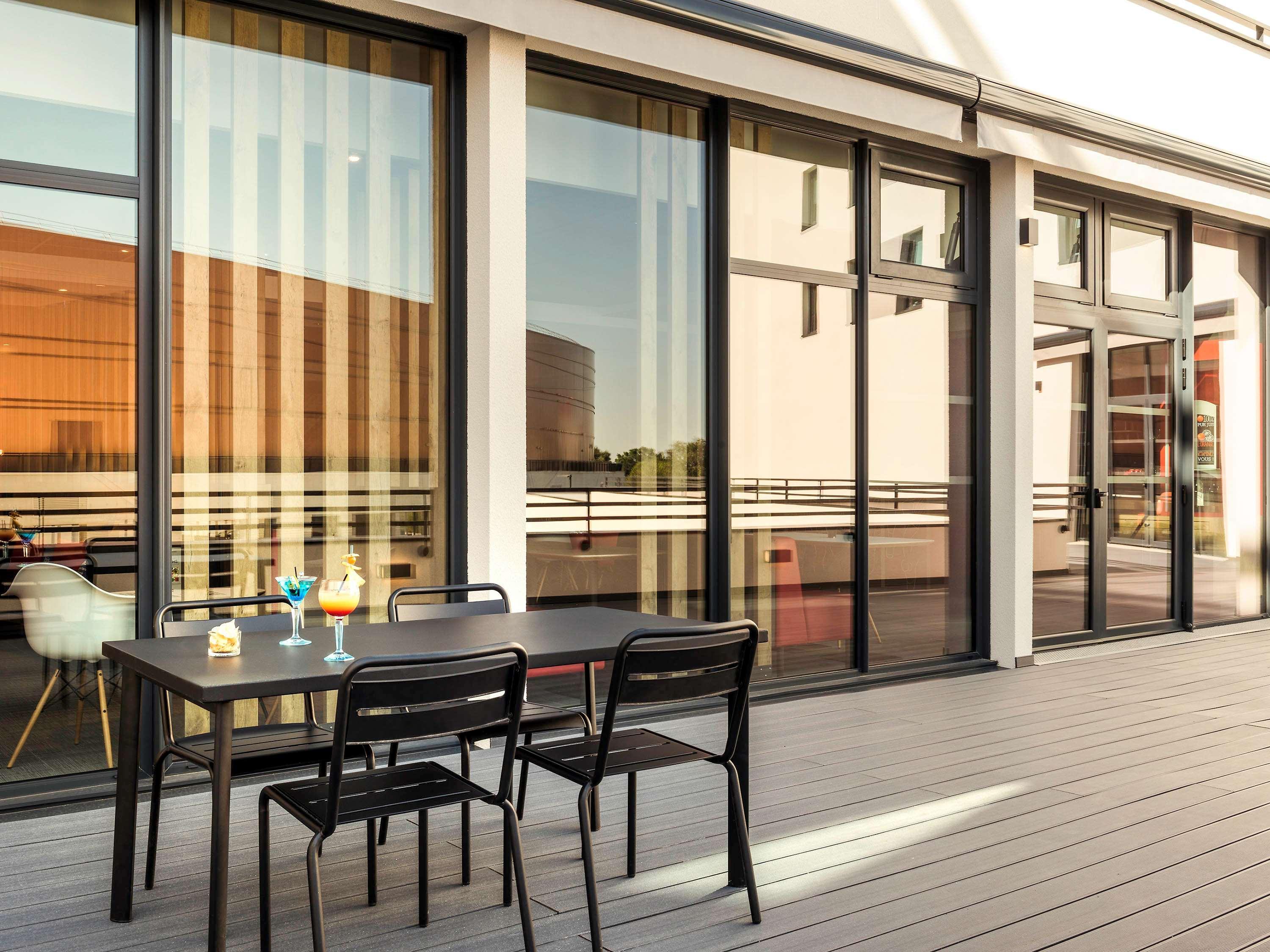 Отель Ibis Saint Quentin En Yvelines - Velodrome Монтиньи-ле-Бретонё Экстерьер фото