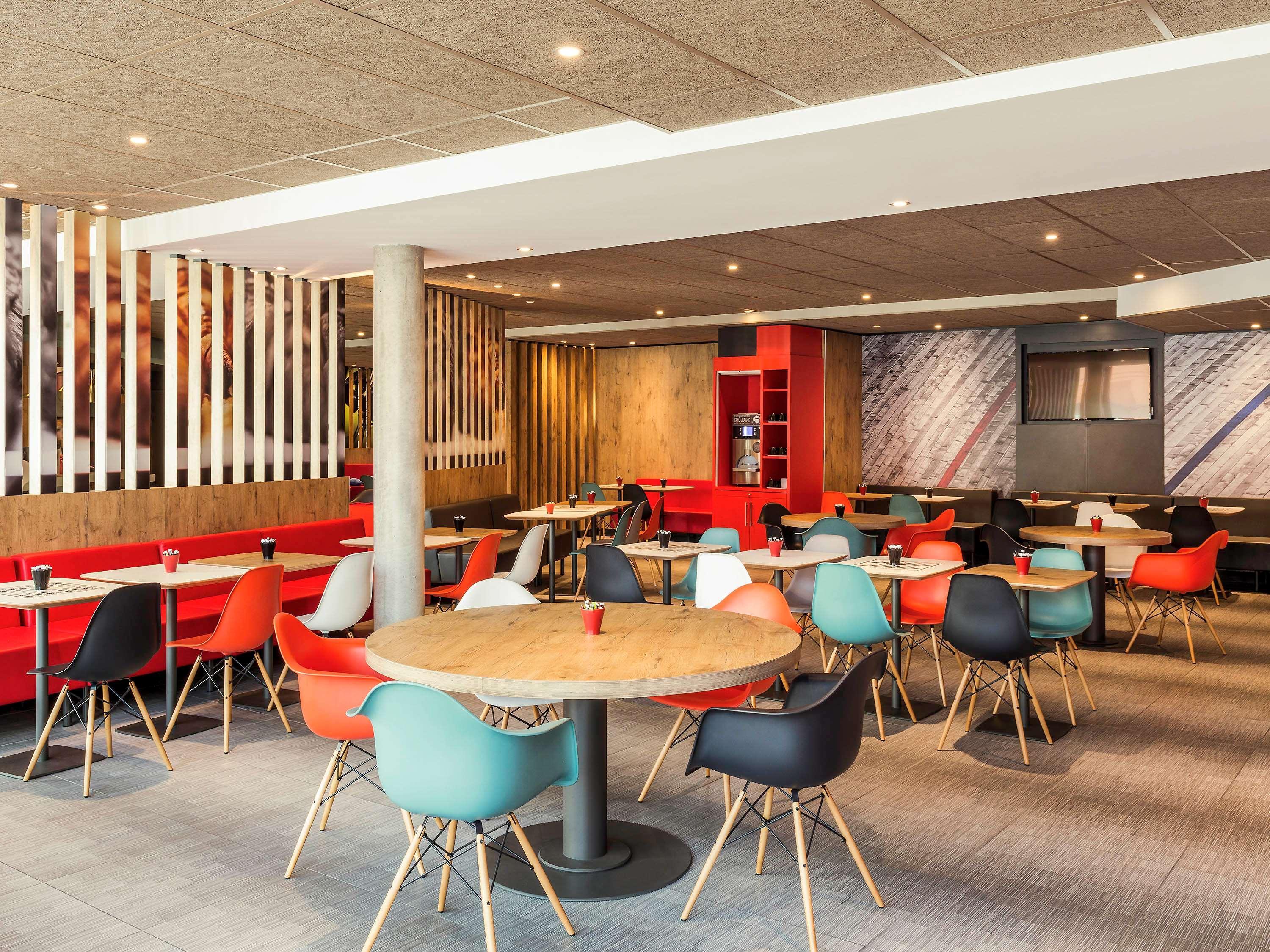 Отель Ibis Saint Quentin En Yvelines - Velodrome Монтиньи-ле-Бретонё Экстерьер фото