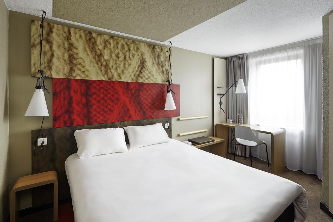 Отель Ibis Saint Quentin En Yvelines - Velodrome Монтиньи-ле-Бретонё Экстерьер фото
