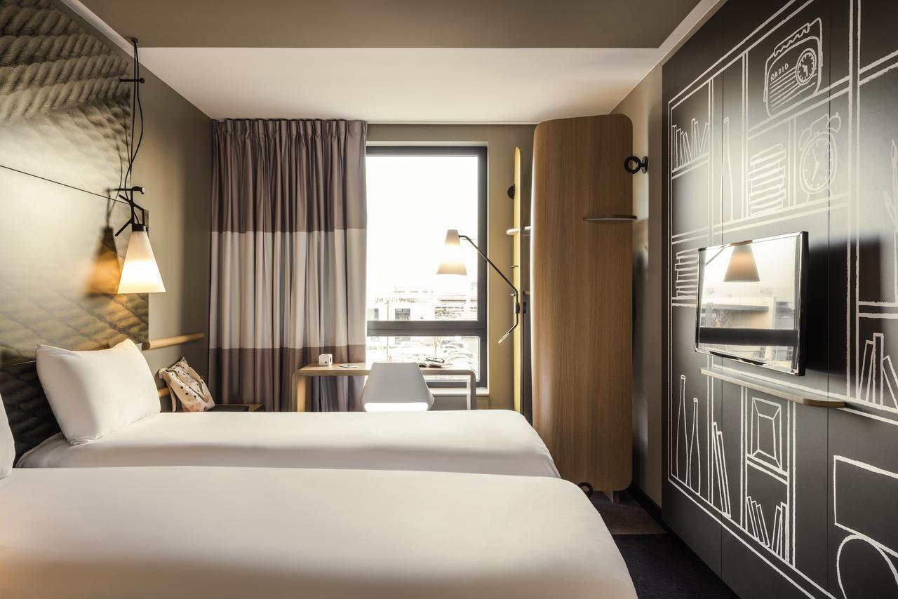 Отель Ibis Saint Quentin En Yvelines - Velodrome Монтиньи-ле-Бретонё Экстерьер фото